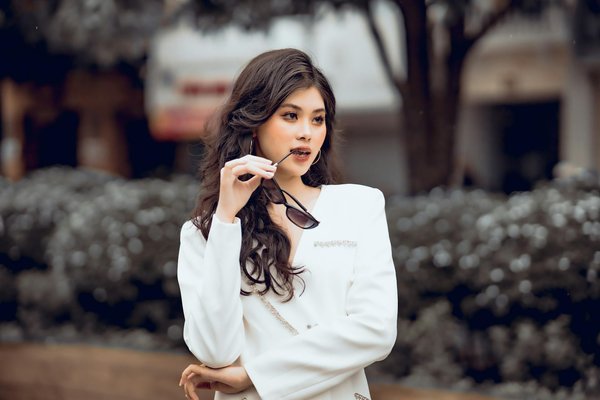 How does the UK plan to improve public transportation efficiency?